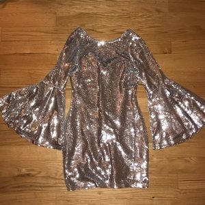 Sequined dress with bell sleeves